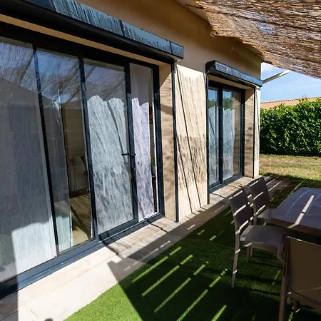 Gite Au Milieu Des Vignes Prignac-et-Marcamps Exterior photo